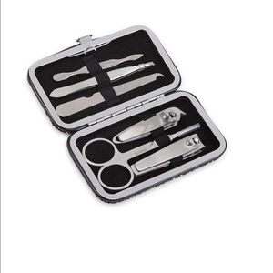 Saks 6-Piece Manicure Set